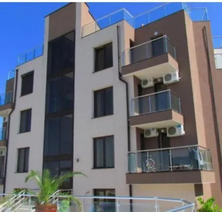 Студио Роузи Apartament
