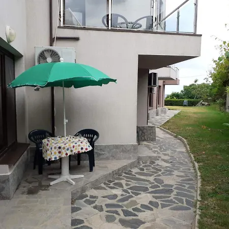 Студио Роузи Apartament Sinemorec